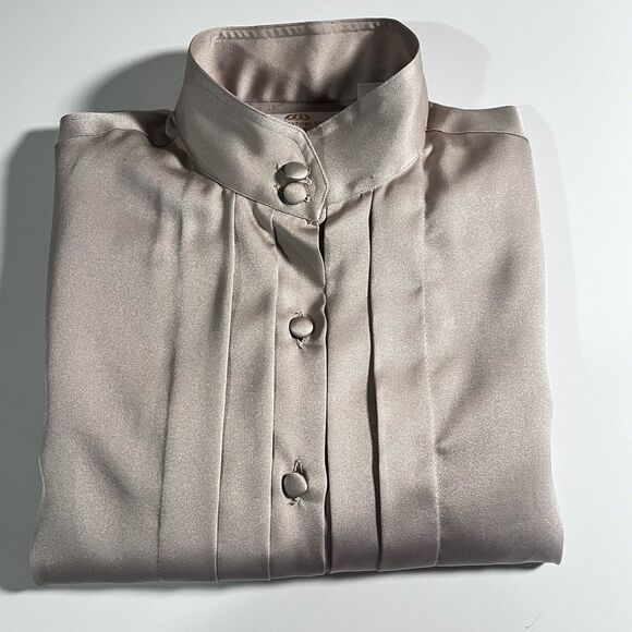 THE CUSTOM SHOP Tops - The Custom Shop Champagne Blouse Long Sleeve Pleated Front Mock Collar Size 8